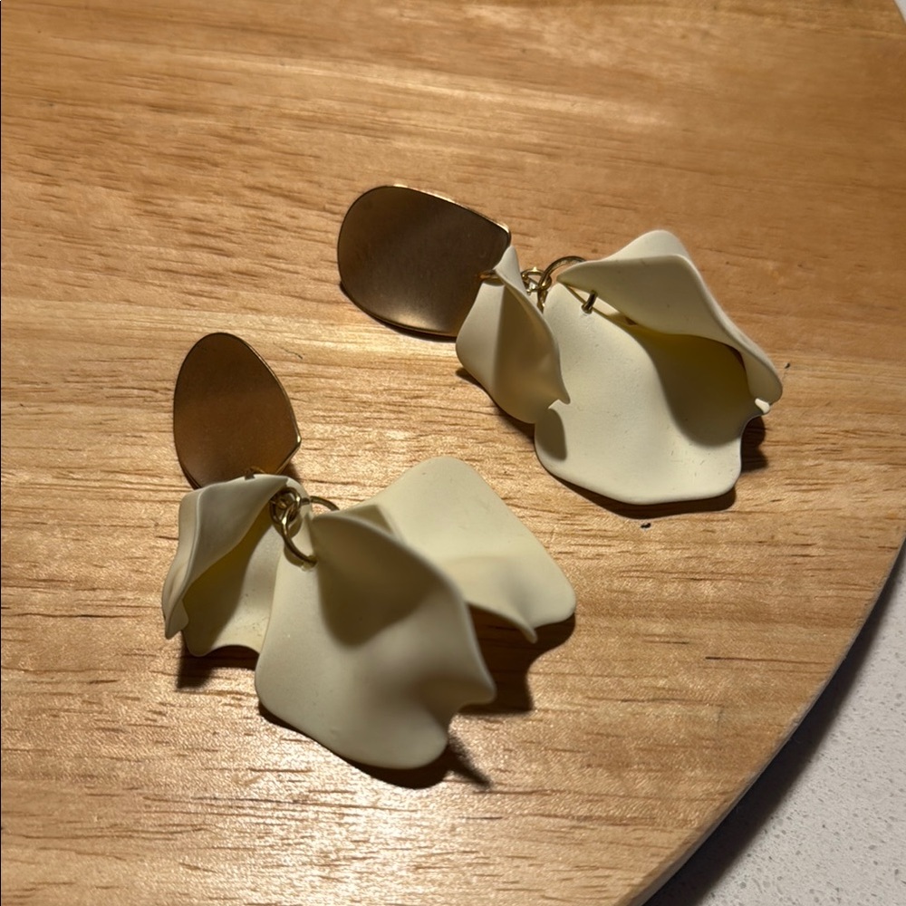 Elegant Cream and Gold Floral Earrings